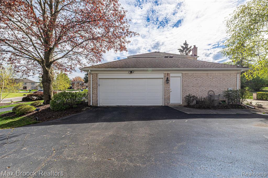 1818 Argosy Court, Bloomfield, MI 48302 — Photo 33