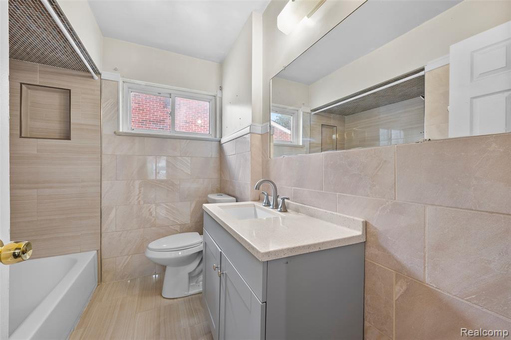 8630 N Evangeline Street, Dearborn Heights, MI 48127 — Photo 21