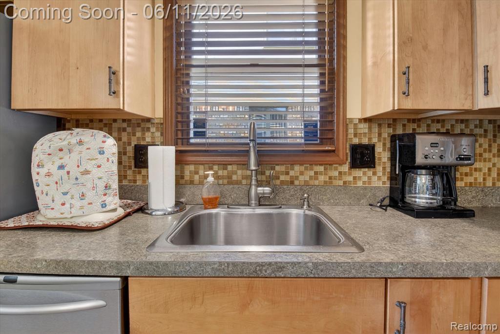 15125 Churchill Street, Southgate, MI 48195 — Photo 12
