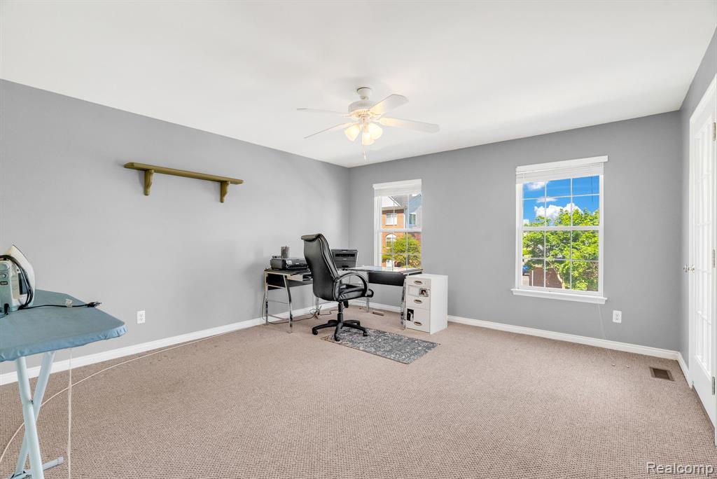 42682 Park Cresent Drive, Sterling Heights, MI 48313 — Photo 32