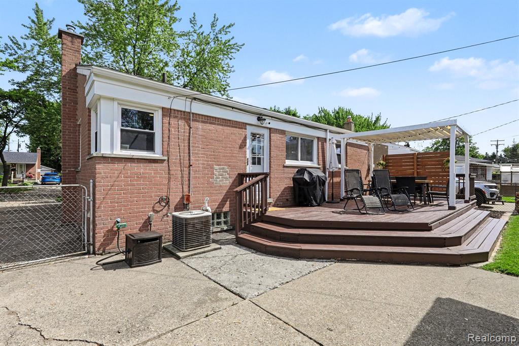 332 E Parker Avenue, Madison Heights, MI 48071 — Photo 33