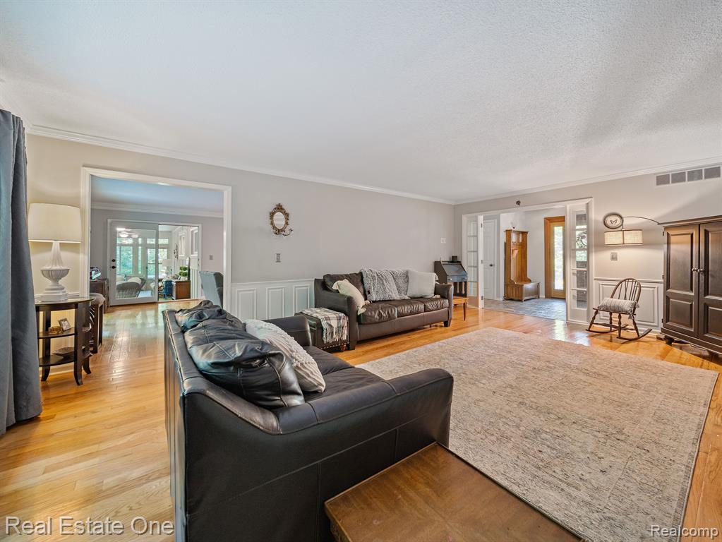 4884 SPLIT RAIL Drive, Brighton, MI 48114 — Photo 6