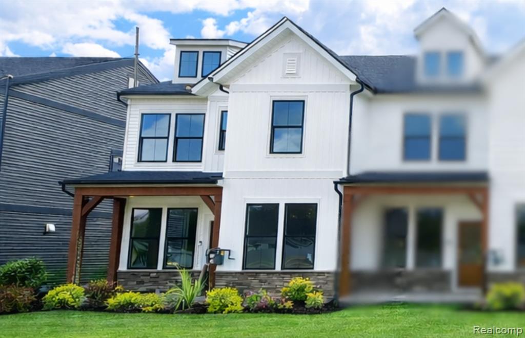 1985 NE Oakcliff Drive, Grand Rapids, MI, 49525