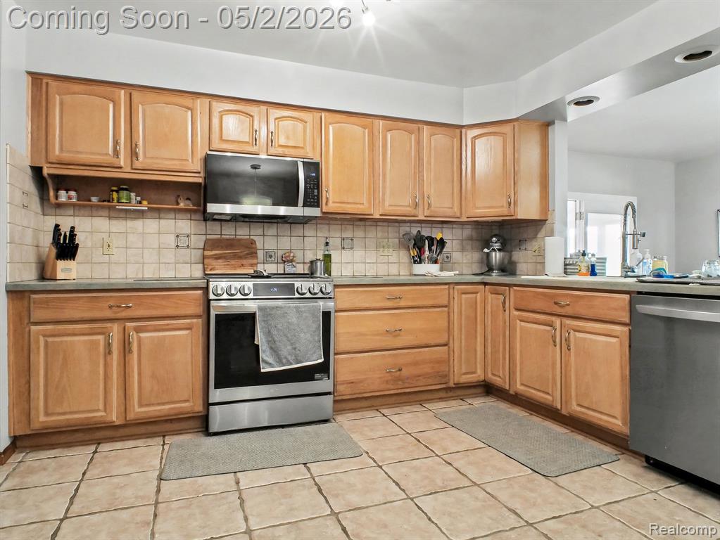 4488 Thorntree Drive, Burton, MI 48509 — Photo 11