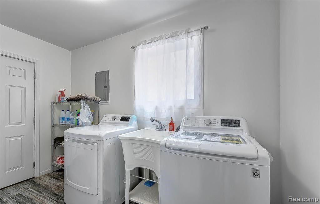 5642 Weddell Street, Dearborn Heights, MI 48125 — Photo 11