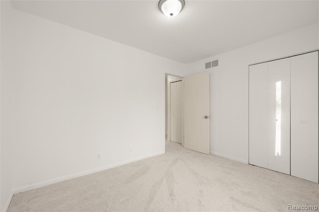 40661 Oakwood Drive, Novi, MI — Photo 20
