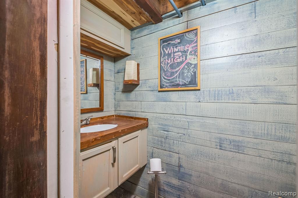 614 LAKE Drive SE, Grand Rapids, MI 49503 — Photo 33