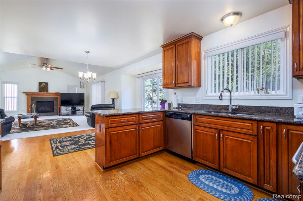 461 Tanner Drive, Troy, MI 48085 — Photo 11