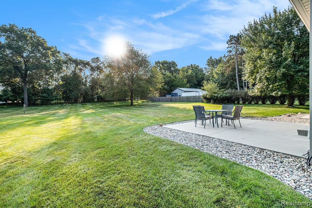 823 ALPINE Trail, Fenton, MI 48430 — Photo 15