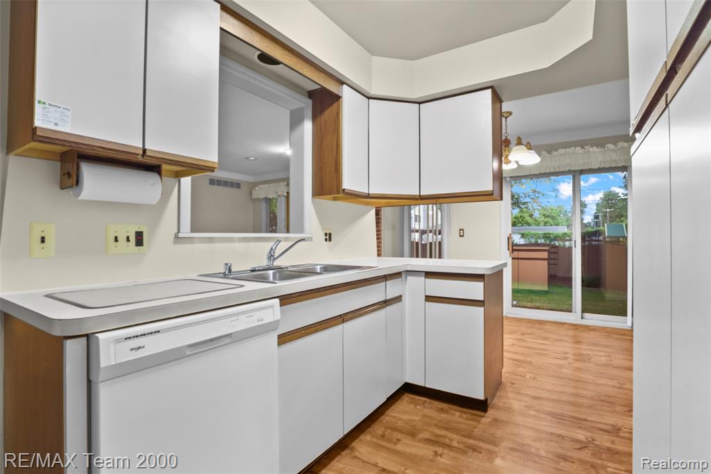 25134 Ann Arbor Trail, Dearborn Heights, MI 48127 — Photo 15