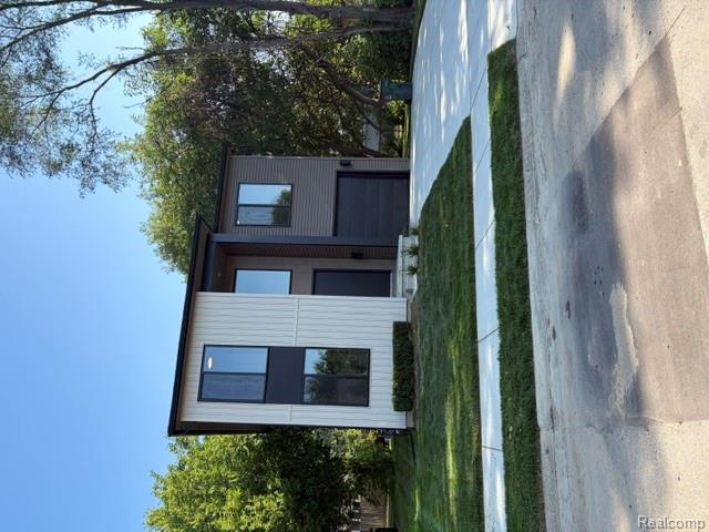 1335 E Cambourne Street, Ferndale, MI 48220
