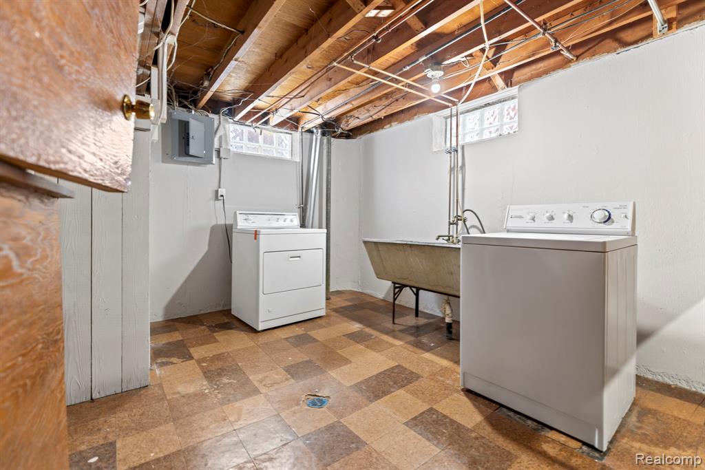 6690 Deering Street, Garden City, MI — Photo 17