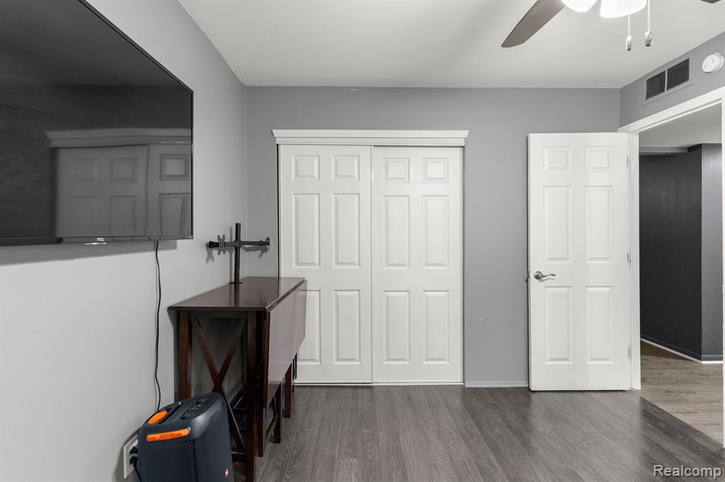 9424 POLK Street, Taylor, MI 48180 — Photo 17