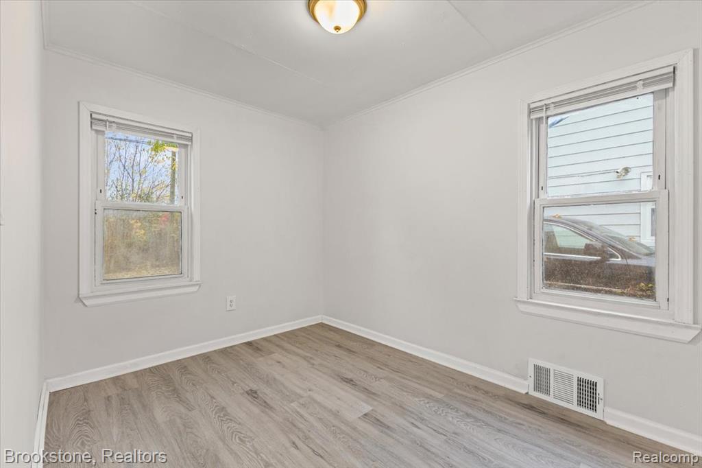 587 Nevada Avenue, Pontiac, MI 48341 — Photo 11