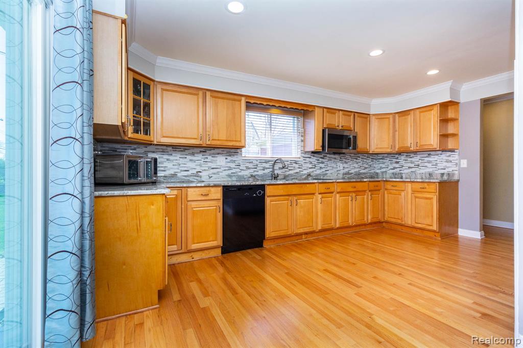 27948 Green Willow Street, Farmington, MI 48331 — Photo 19