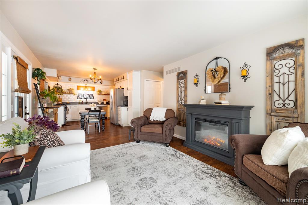 4713 LEISURE Lane, Trenton, MI 48183 — Photo 14