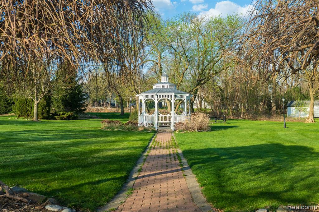 60820 LILLIAN Street, South Lyon, MI 48178 — Photo 35