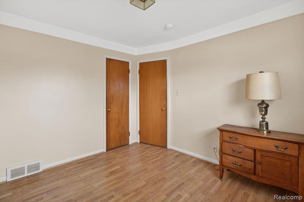 829 Chippewa Street, Mount Clemens, MI 48043 — Photo 10