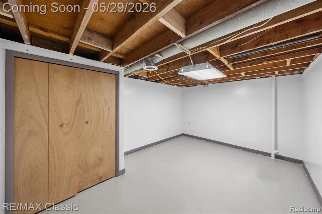 15586 Oakbrook Street, Romulus, MI 48174 — Photo 36
