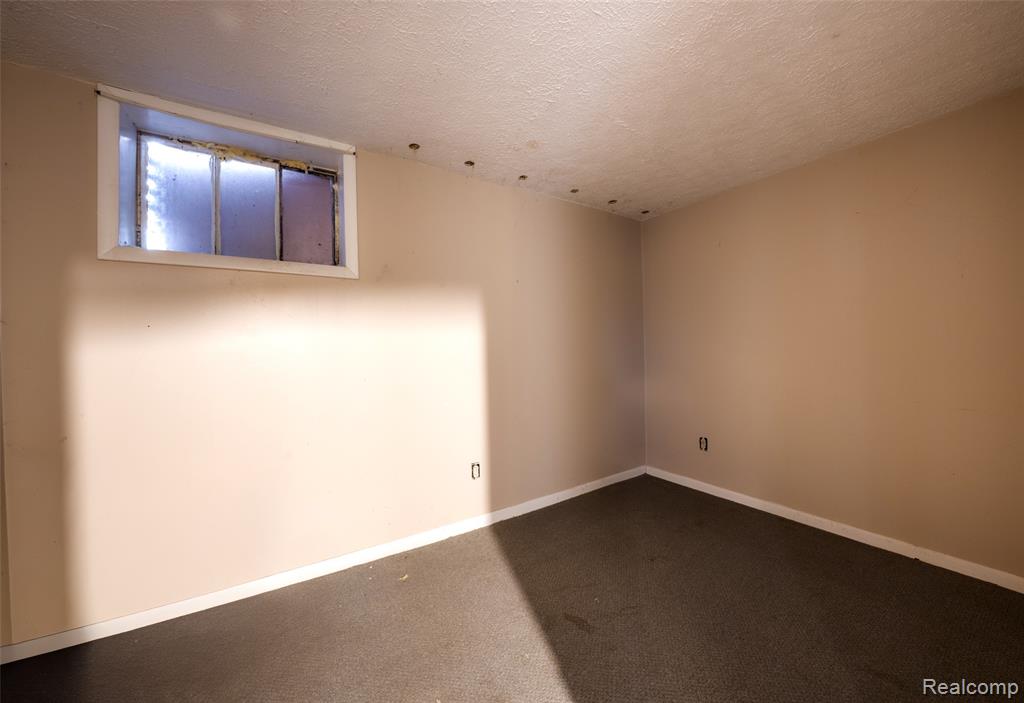433 N Saginaw Street, Holly, MI 48442 — Photo 44