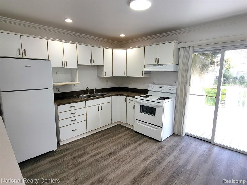 8404 BUSKO Avenue, Warren, MI 48093 — Photo 16