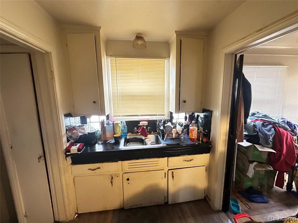 9091 Warwick Street, Detroit, MI 48228 — Photo 8