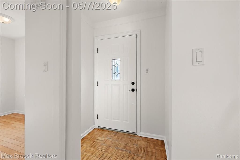 912 Woodsboro Drive, Royal Oak, MI 48067 — Photo 2