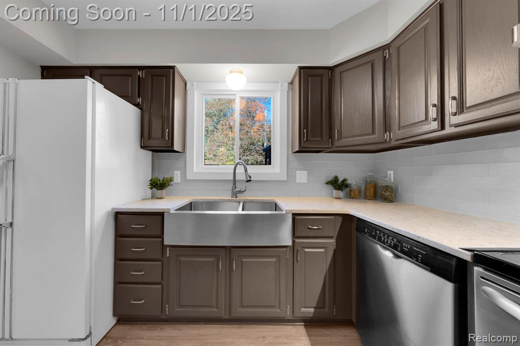 6893 Mountain Drive, Troy, MI 48098 — Photo 16