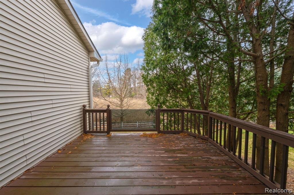 950 Hidden Valley Drive, Lake Orion, MI 48362 — Photo 28