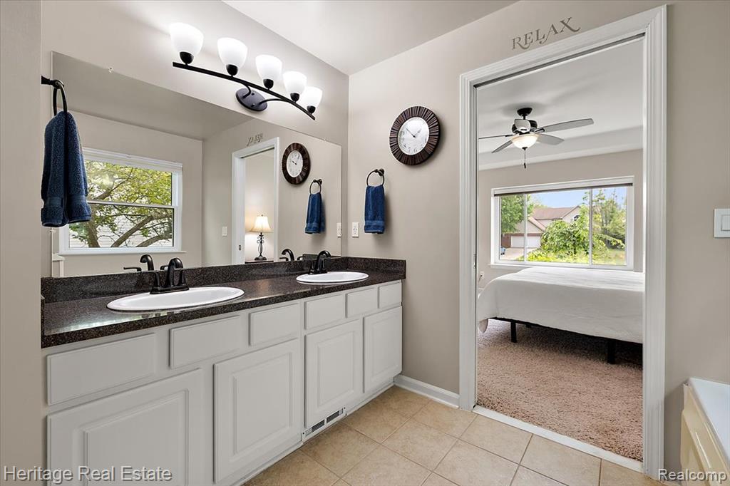 624 Glenmoor Drive, Oxford, MI 48371 — Photo 17