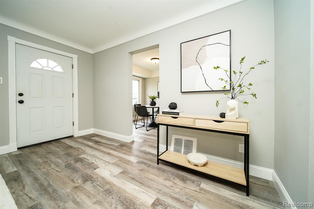 8221 Coolidge, Center Line, MI 48015 — Photo 8