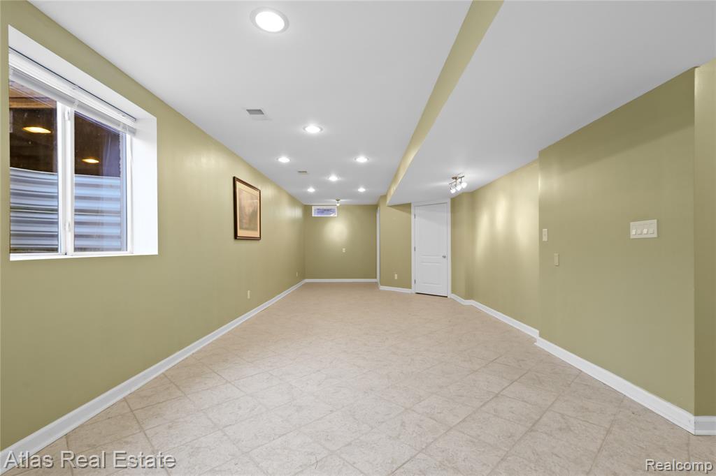 4028 Grand Oaks Court, Burton, MI 48519 — Photo 42