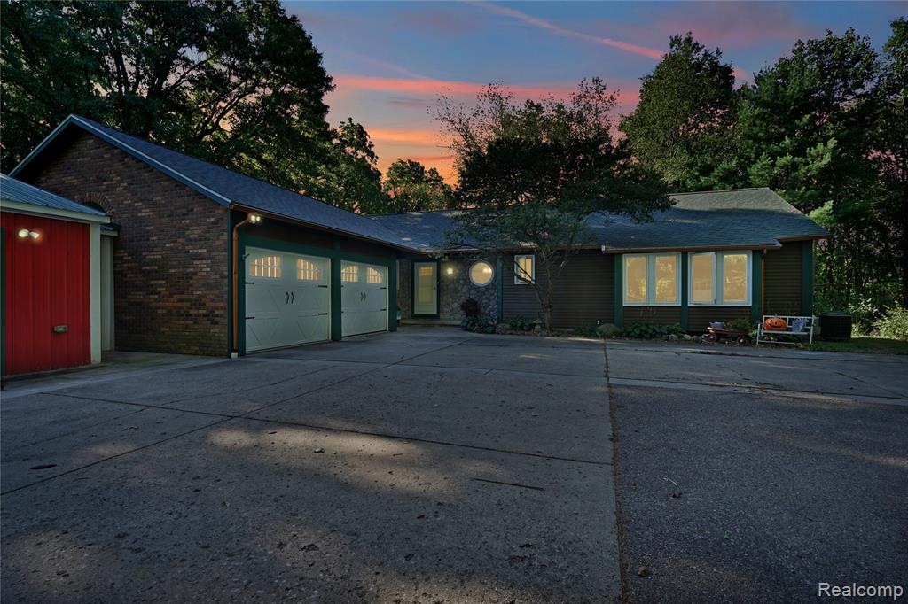 3738 Winterwood Drive, Howell, MI 48843