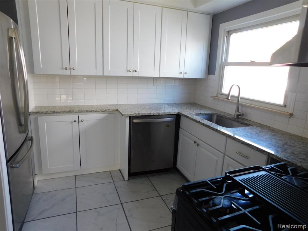408 S CHOCOLAY Avenue, Clawson, MI — Photo 5