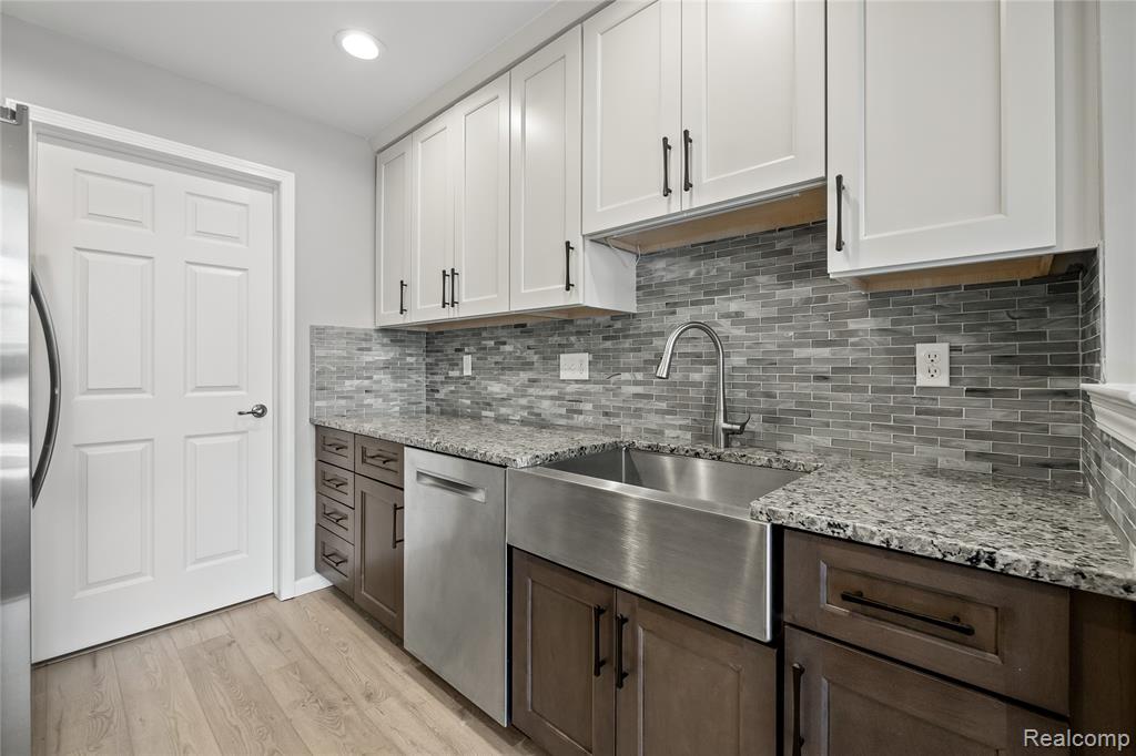 51 N Squirrel Road, Auburn Hills, MI 48326 — Photo 9