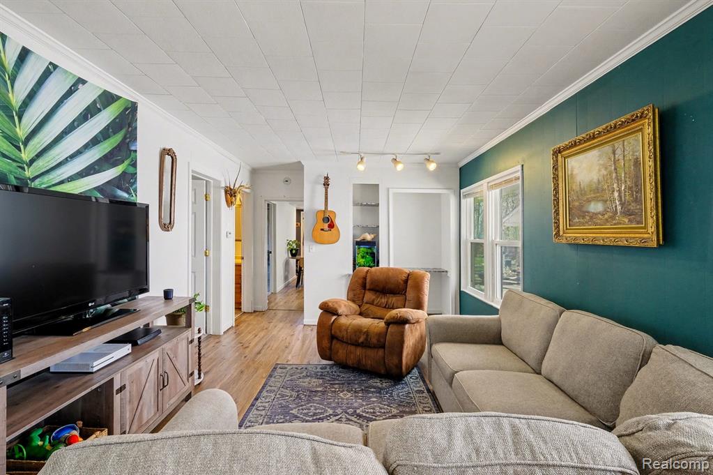 203 Boman Street, Flushing, MI 48433 — Photo 5