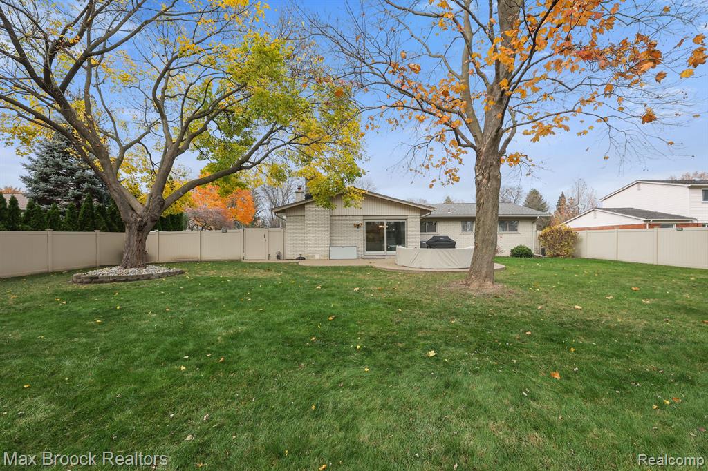 975 HUNTSFORD Drive, Troy, MI 48084 — Photo 20