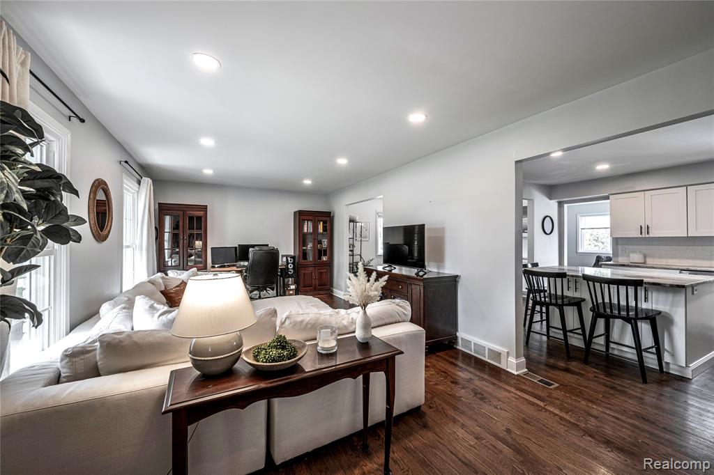 16956 Lauderdale Avenue, Beverly Hills, MI 48025 — Photo 11