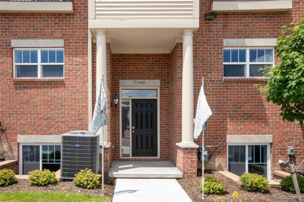 25566 Grandview Lane, 37, Novi, MI — Photo 3