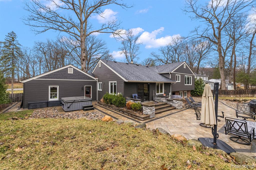 555 Kendry, Bloomfield Hills, MI 48302 — Photo 46