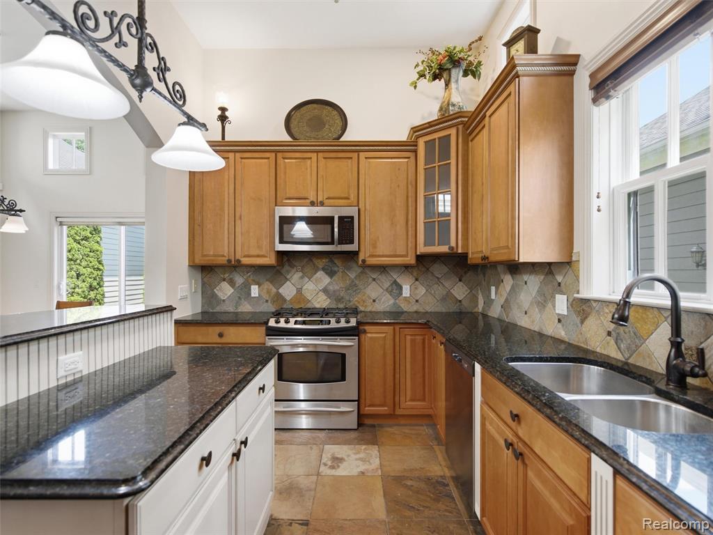 3875 Andover Avenue, Auburn Hills, MI 48326 — Photo 12