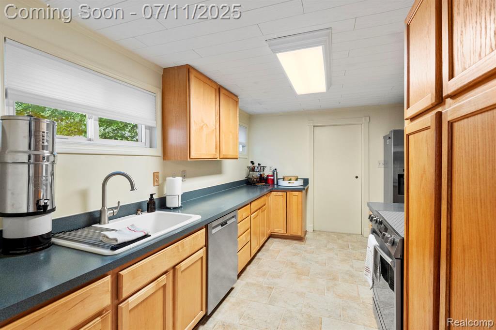 7557 Standard, Center Line, MI 48015 — Photo 28
