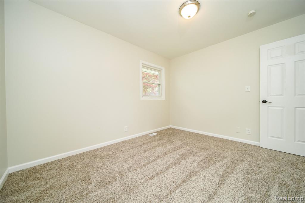598 COVINGTON Street, South Lyon, MI 48178 — Photo 44