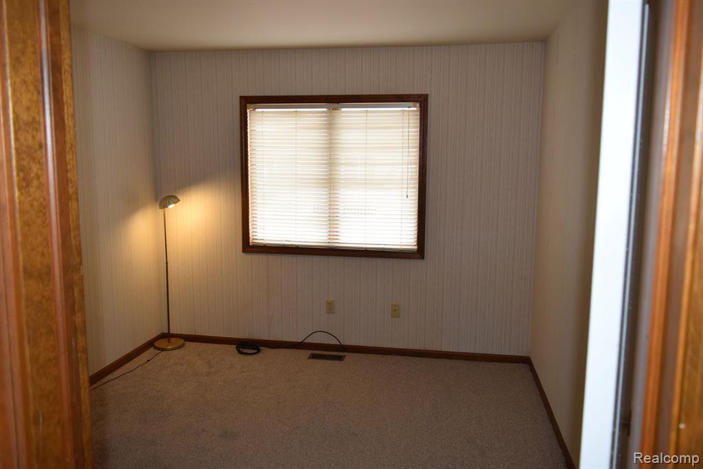 5599 Hickory Circle, Flushing, MI 48433 — Photo 20