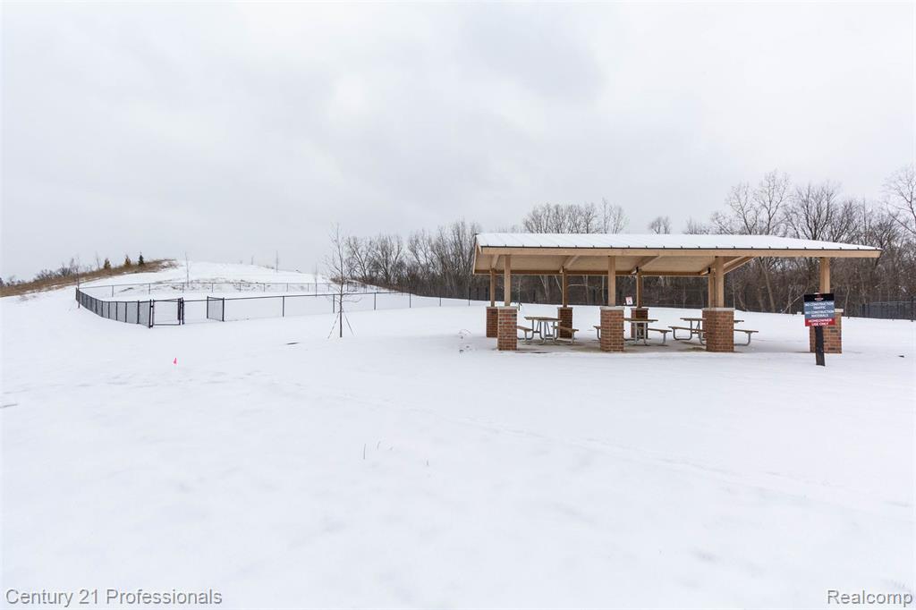 4849 Parkside Lane, Troy, MI 48085 — Photo 32