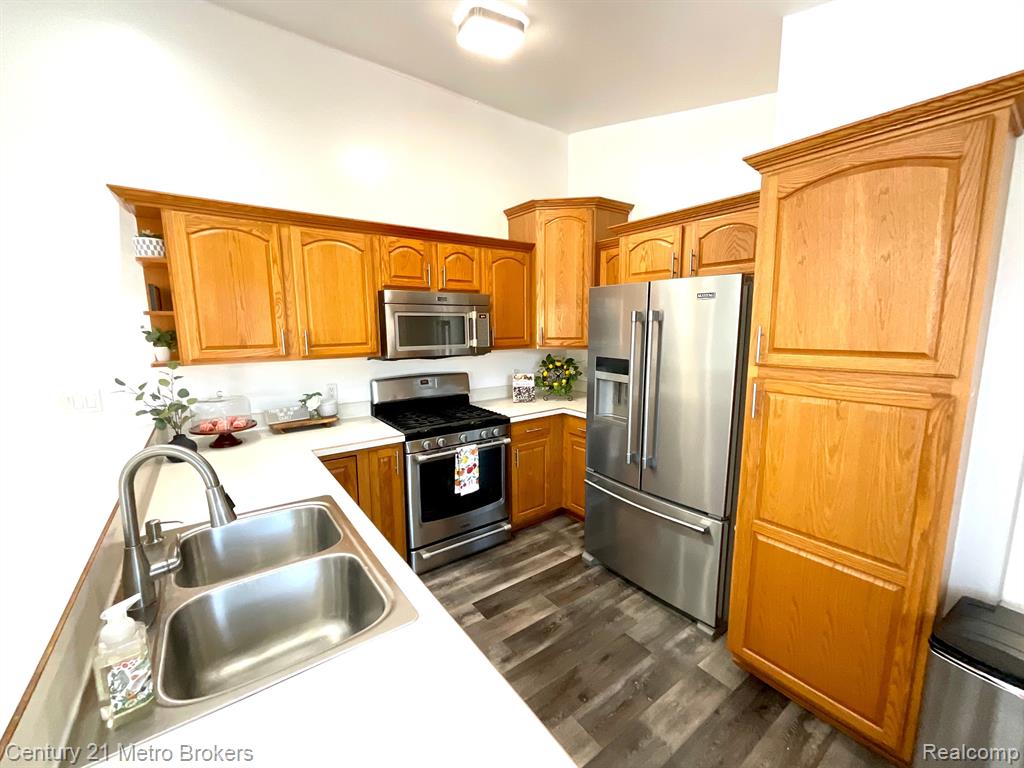 8228 CALKINS Road, Flint, MI 48532 — Photo 15