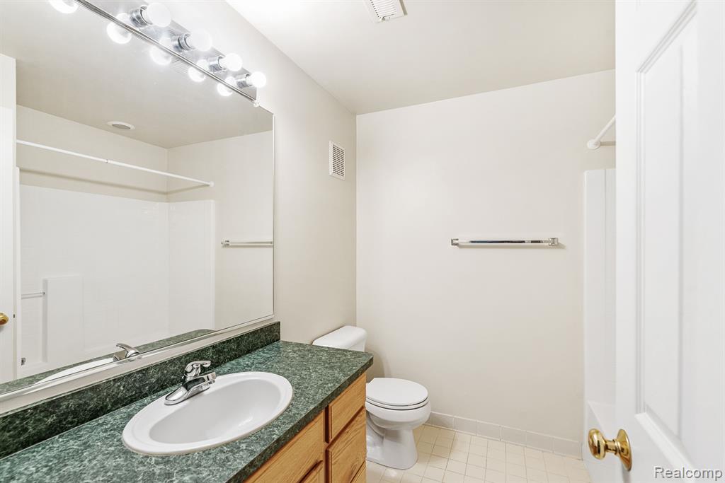 14105 ADDINGTON Drive, Commerce Twp, MI 48390 — Photo 27