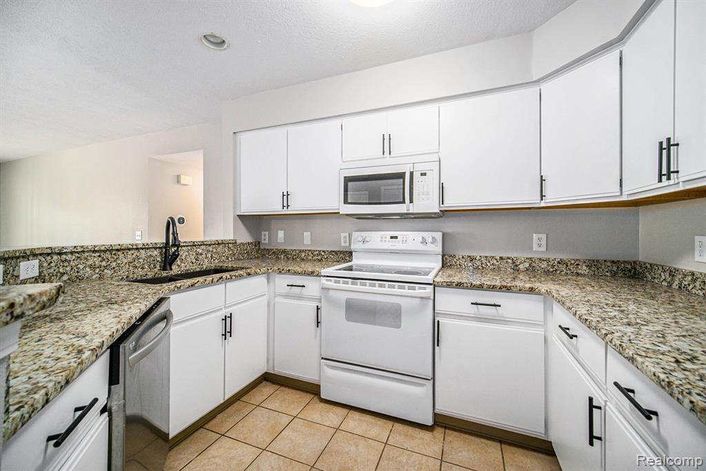 1533 Weatherstone Drive, Ann Arbor, MI 48108 — Photo 7