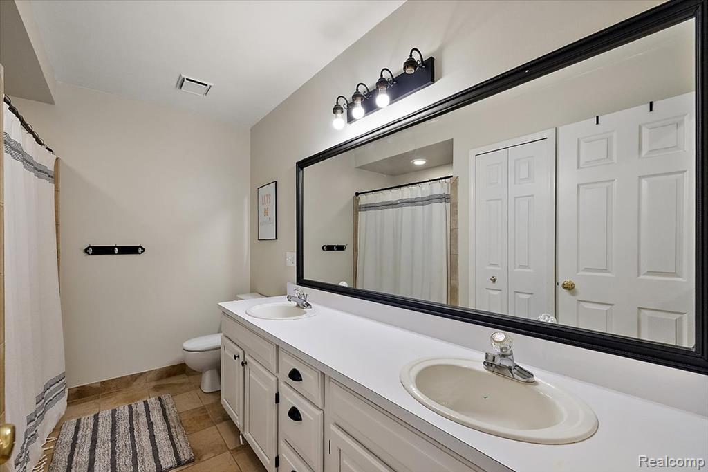 4193 Oak Tree Circle, Rochester, MI 48306 — Photo 47
