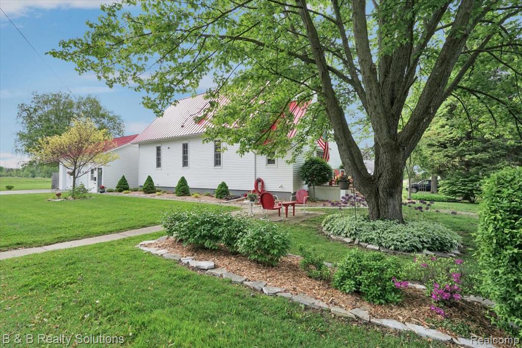 6624 Jefferson Road, North Branch, MI 48461 — Photo 2